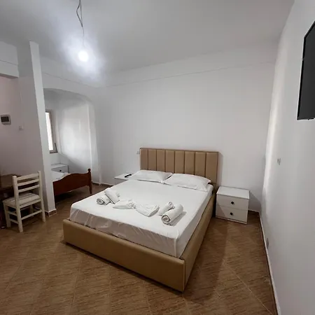 Roel 3* Vlorë