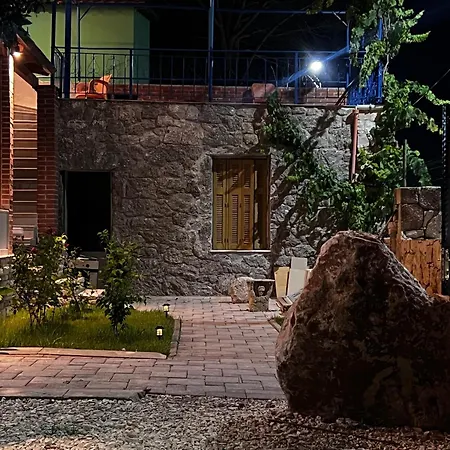 Roel Gasthuis Vlorë