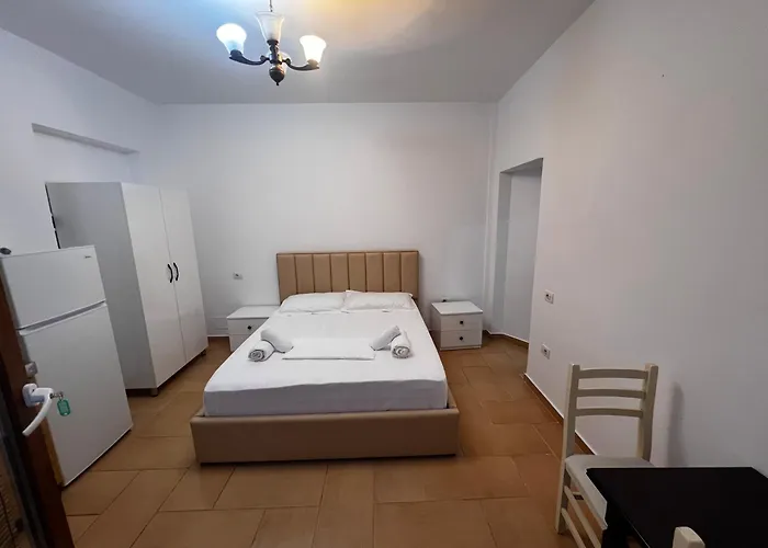 Roel Gasthuis Vlorë